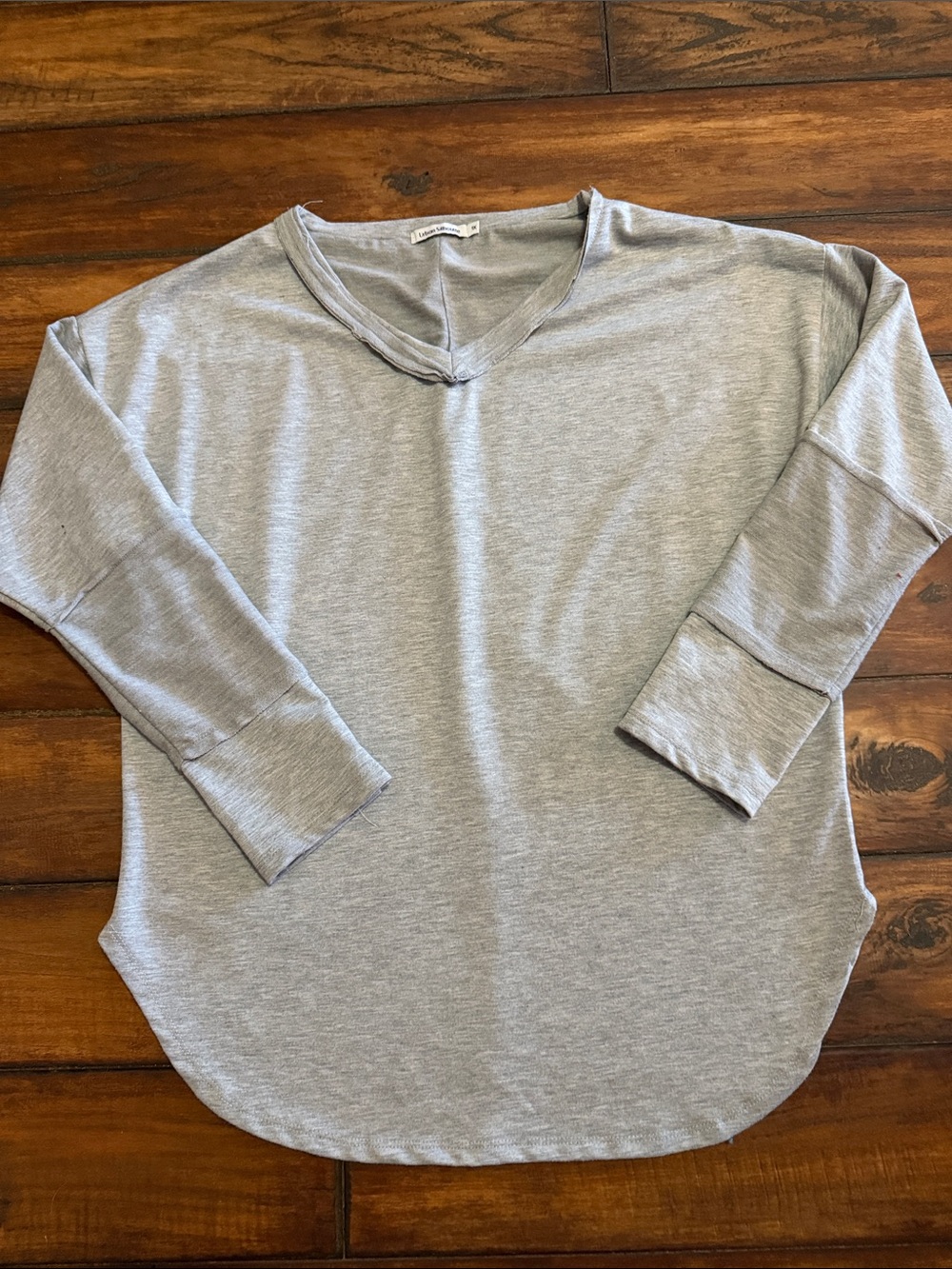 Urban Silhouette Heathered Gray V-Neck Long Sleeve Top